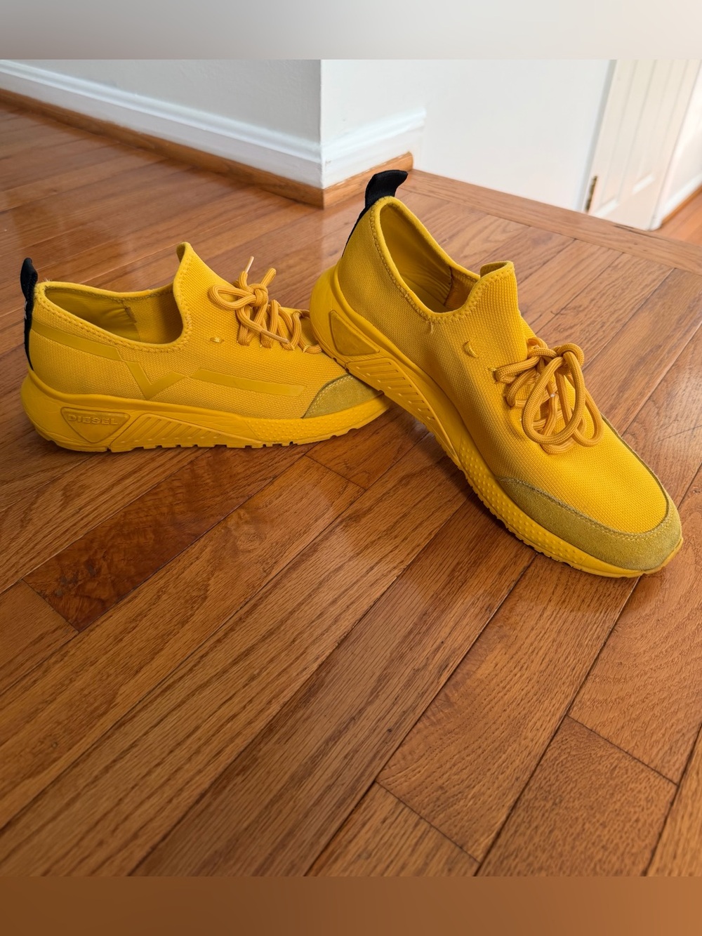 Diesel Men's Vibrant Yellow Low-Top Sneakers